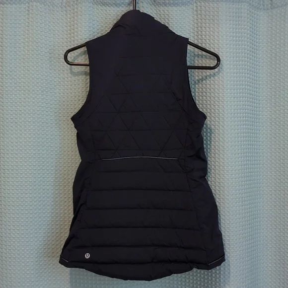GUC Sz 4 Navy Lululemon Puffer Vest - Picture 2 of 3